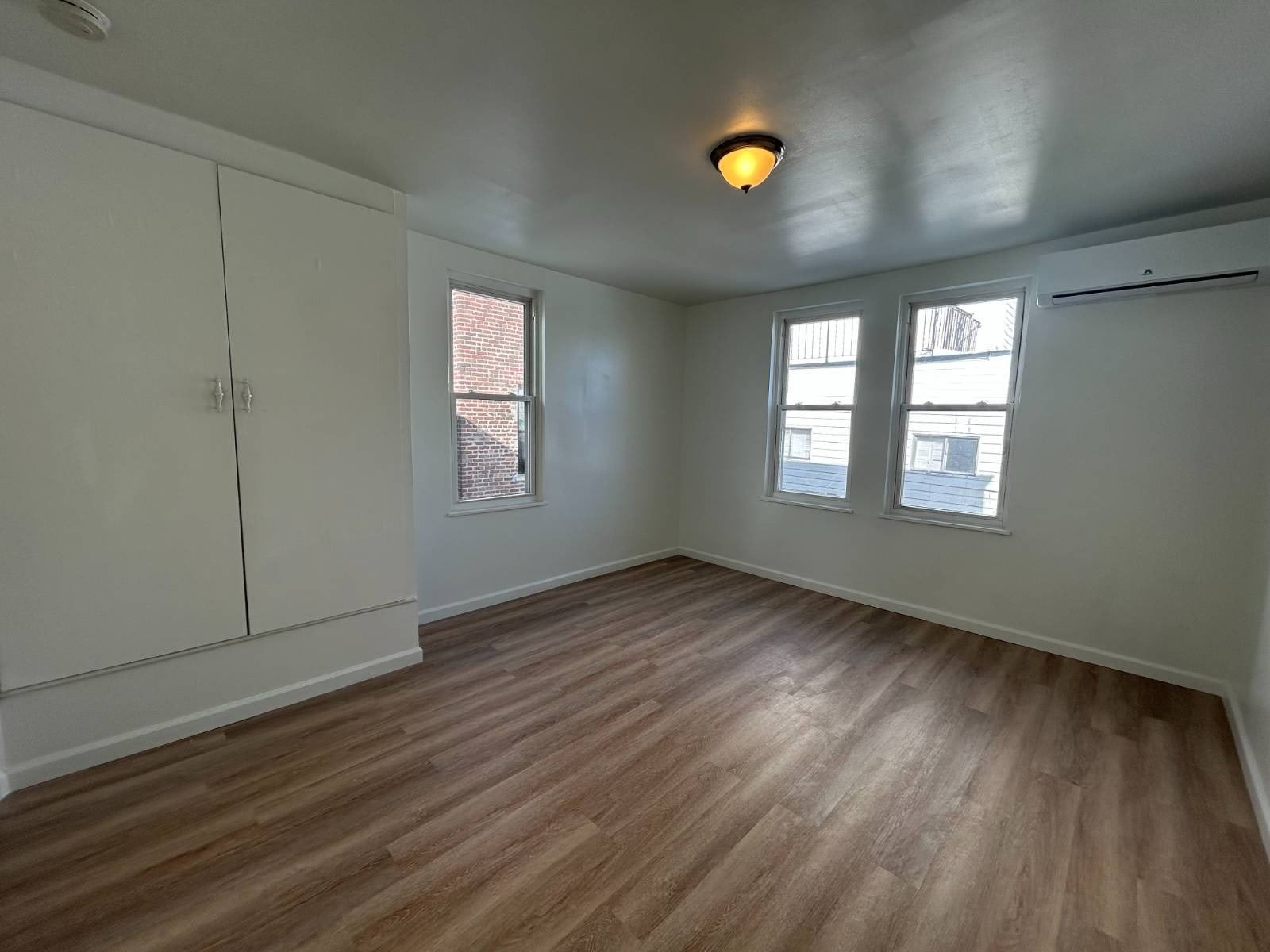 681 Rhinelander Ave – photo 3