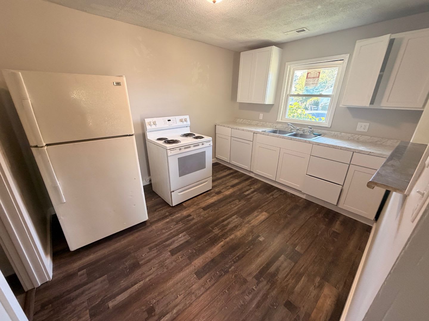 Spacious One Bedroom Located Near 21St And Lafayette Rd – photo 2