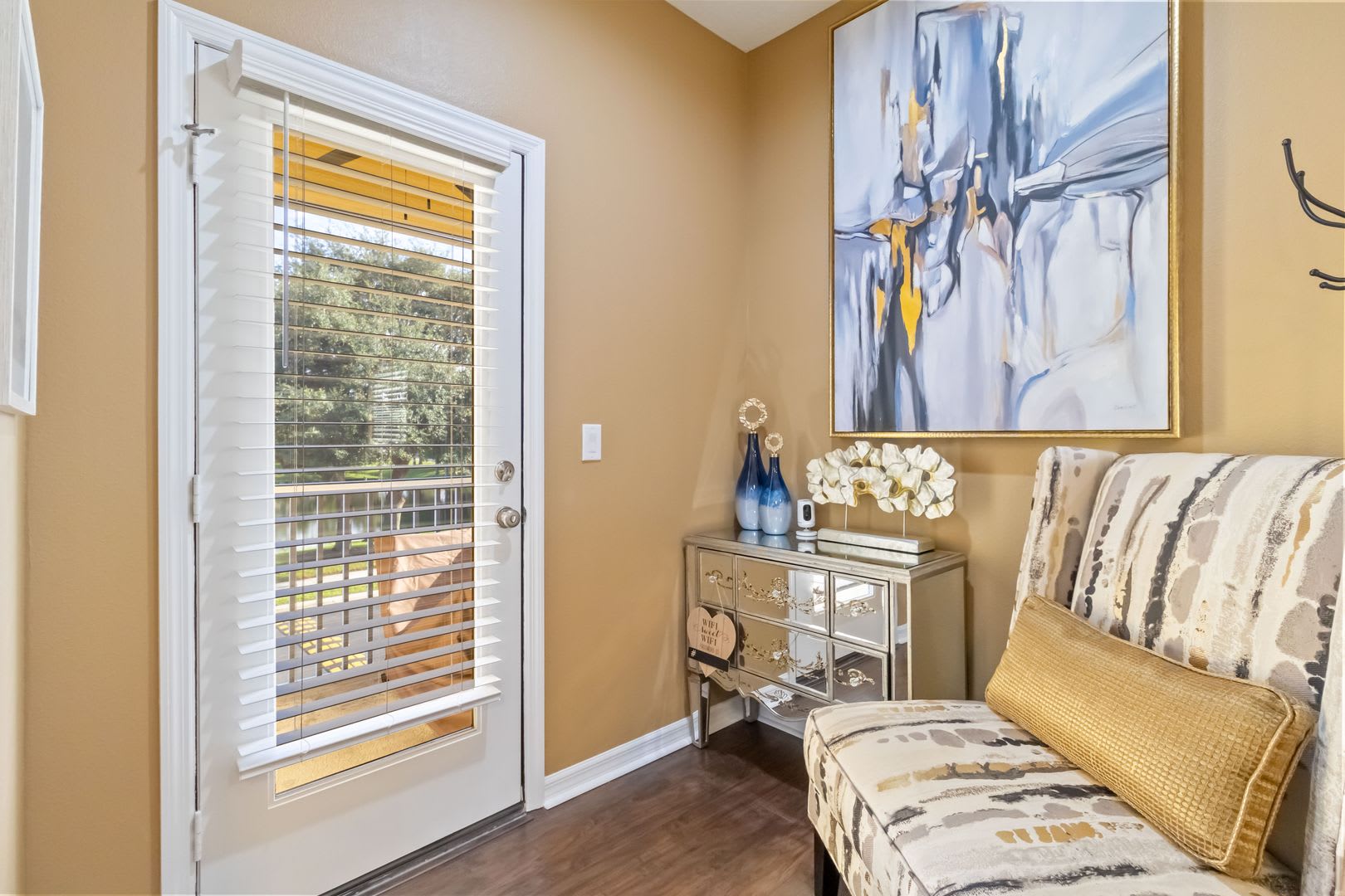 Exquisite & Breathtaking 2 Bedroom 2 Bath Condo Fully Furnished – photo 4