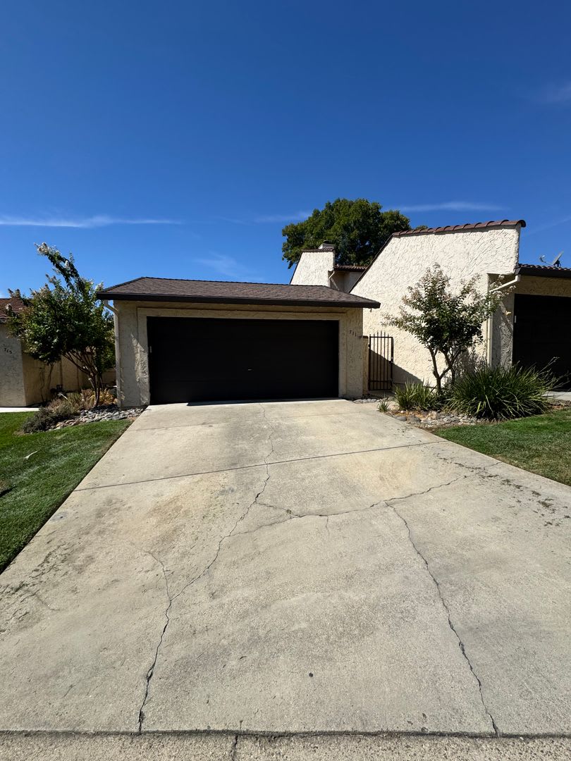 SPACIOUS 2 BED 2 BATH HOUSE IN THE TANGLEWOOD SUBDIVISION WITH ALL NEW FLOORING – photo 2