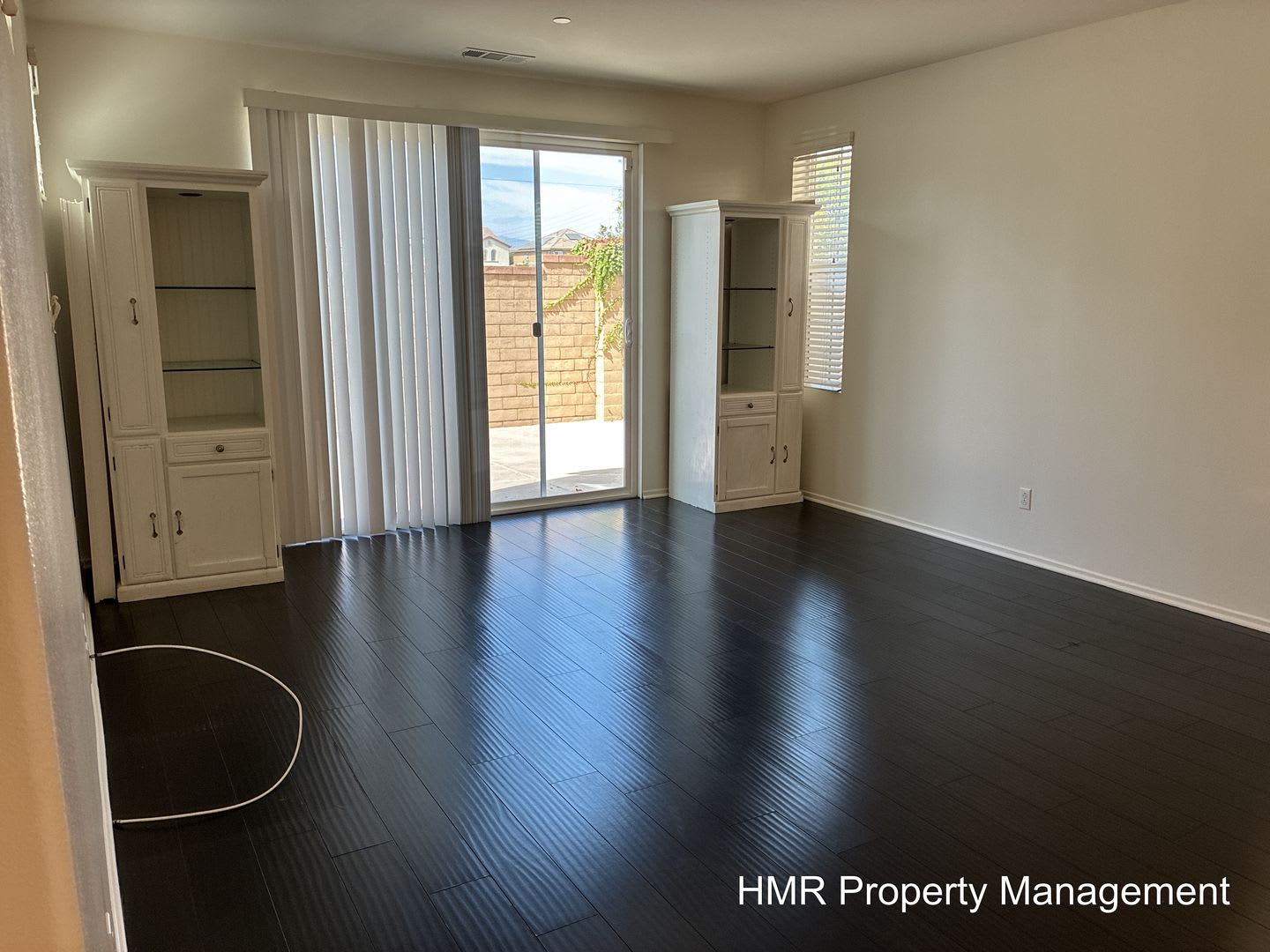 Beautiful 4-Bedroom Home in New Haven Community – photo 2