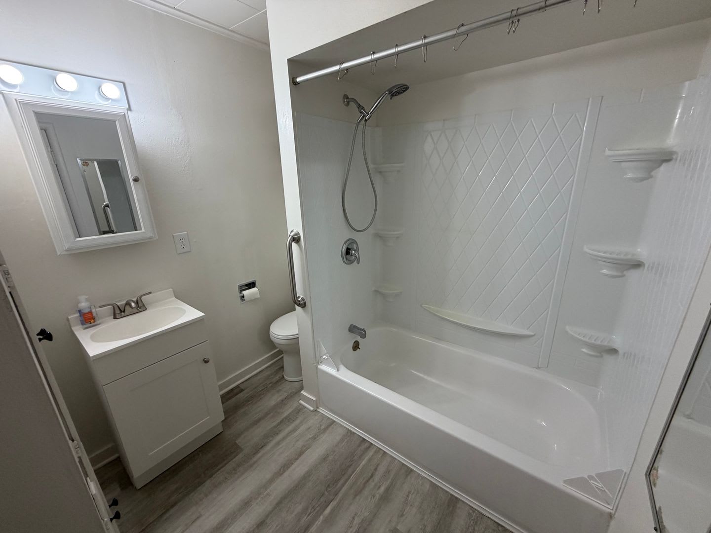 Adorable Shadle Bungalow – photo 5