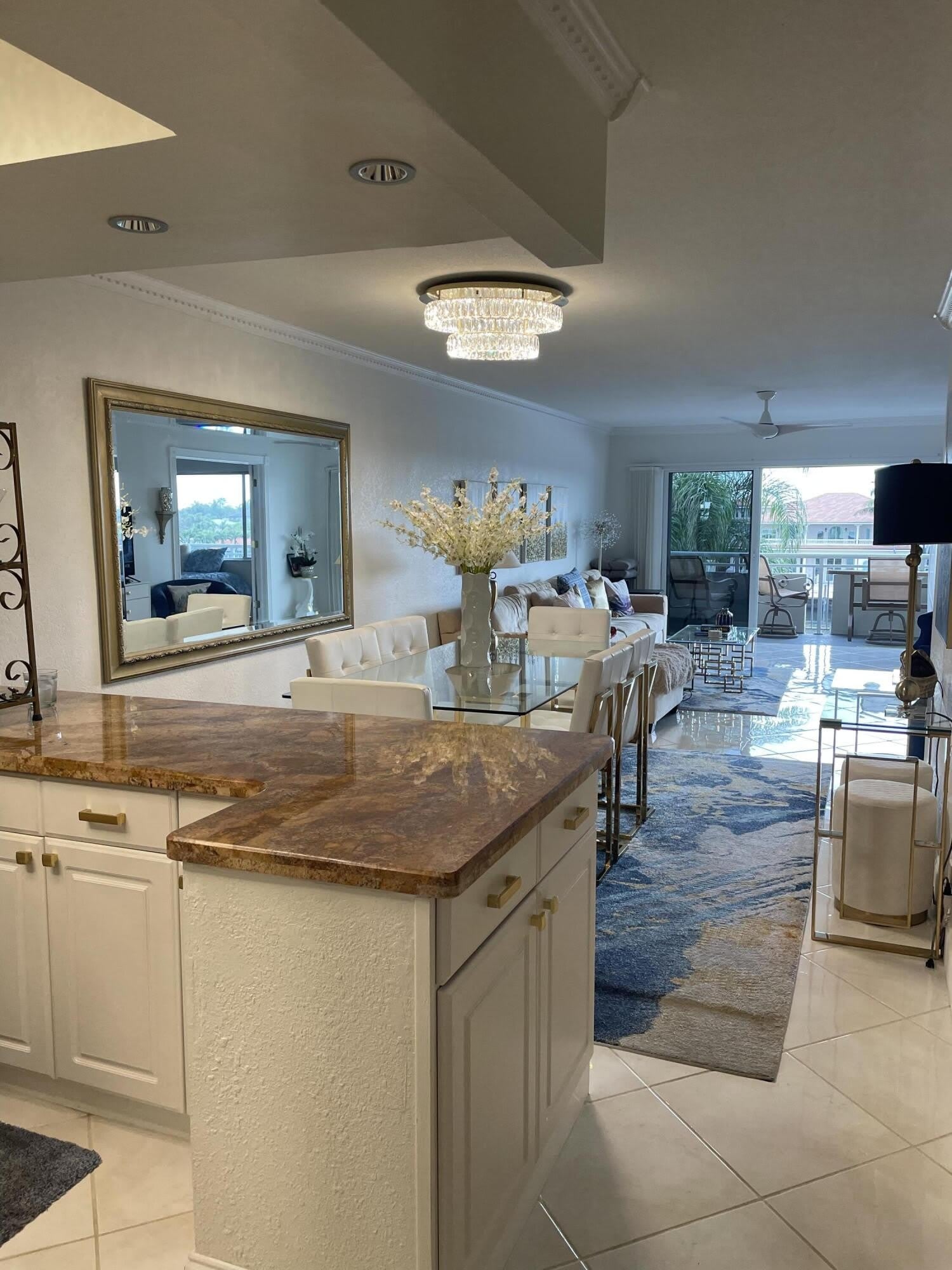 1198 Hillsboro Mile – photo 5