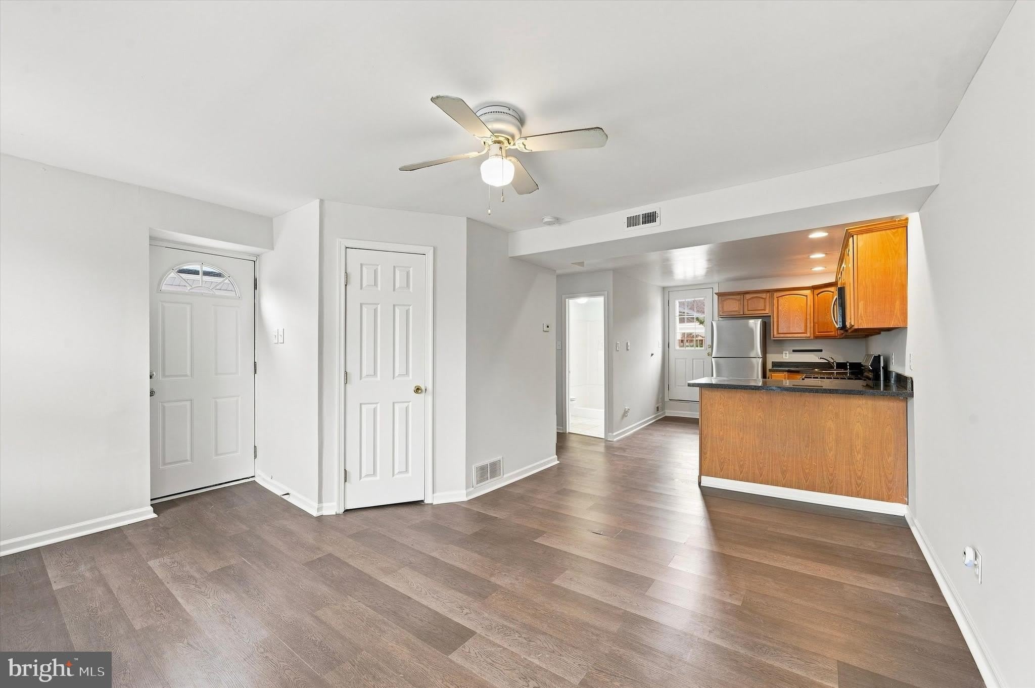 400 Green Lane – photo 4