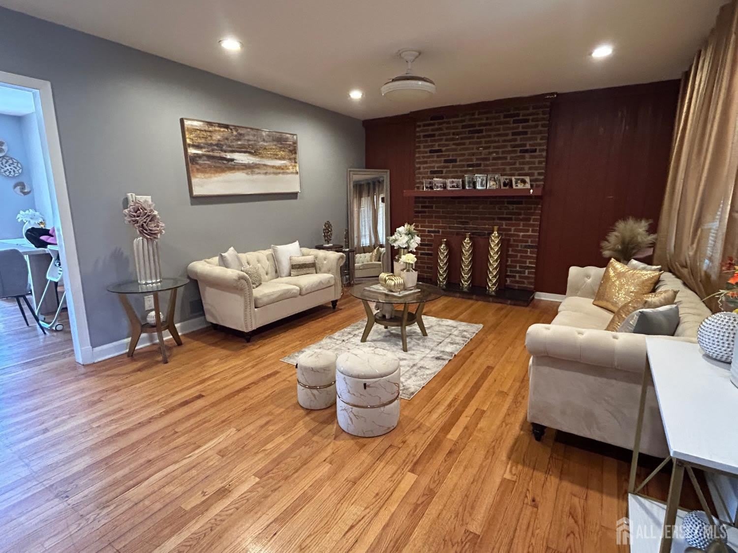 869 Gates Avenue – photo 3