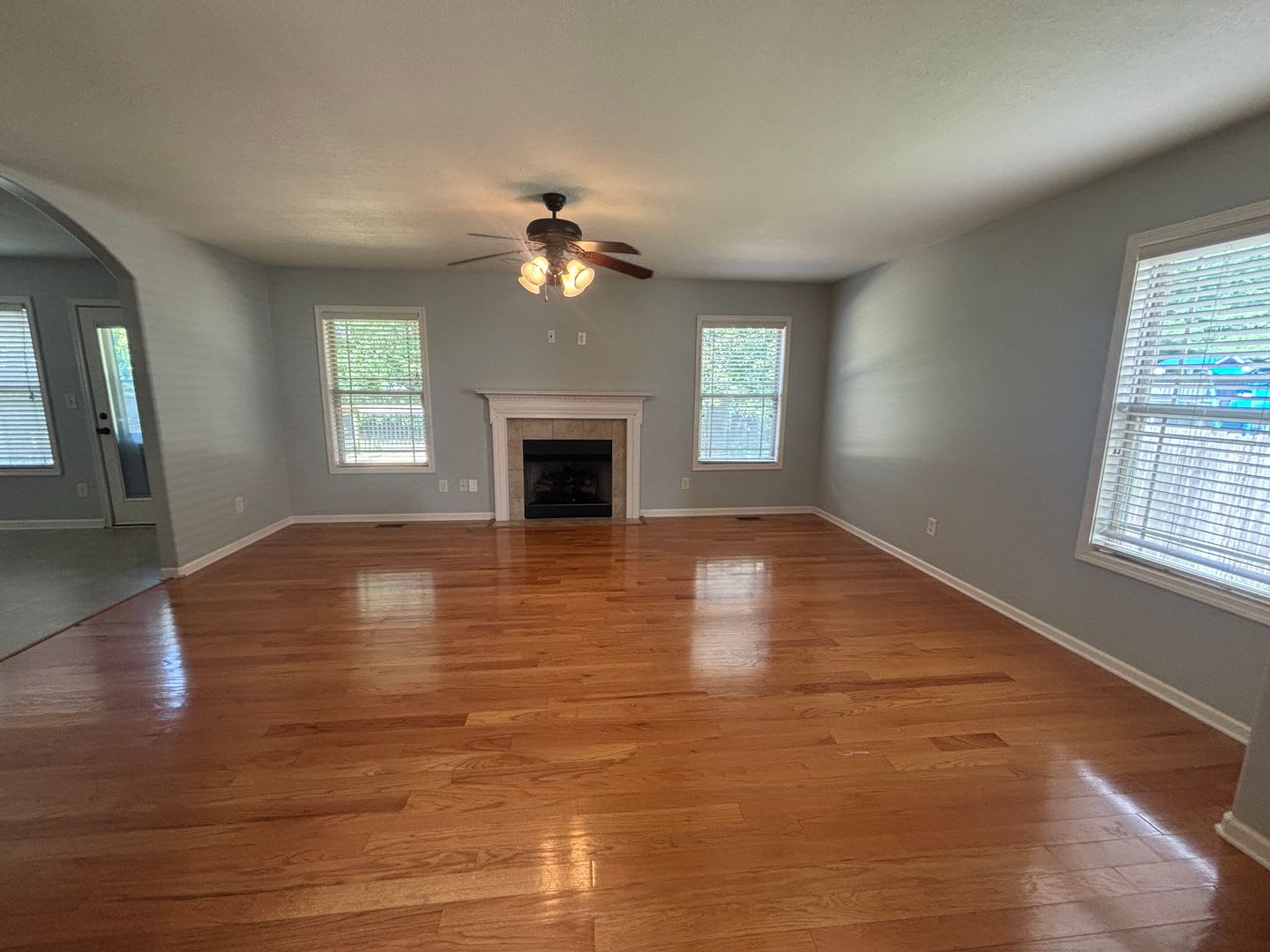 Spacious 4-Bedroom Home with Fenced Backyard Near Fort Campbell – photo 4