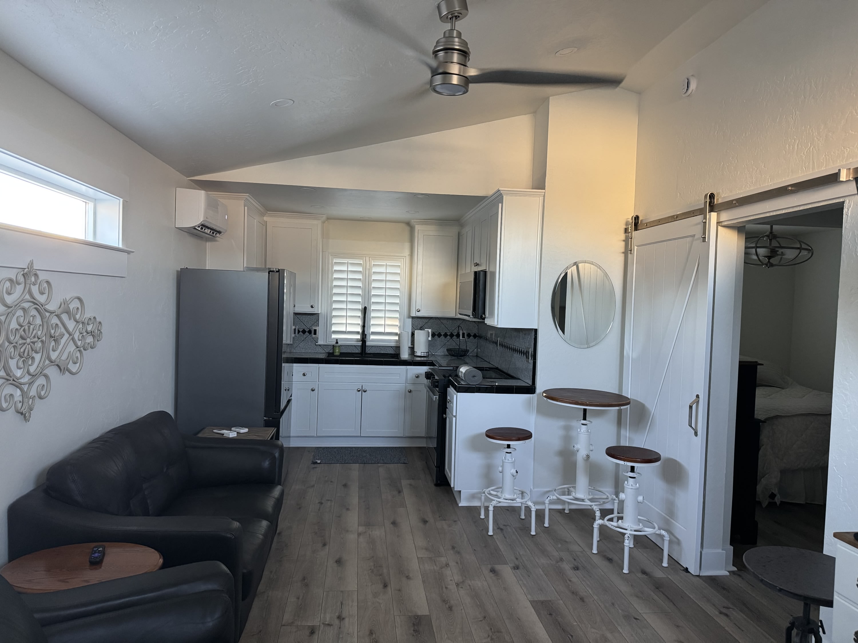 848 3rd St B – photo 2