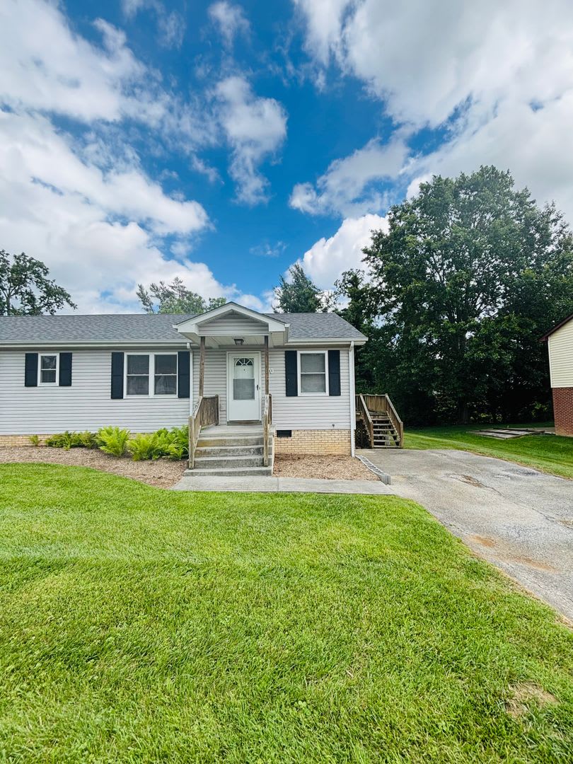 3 Bedroom 2 Bathroom Townhouse – photo 1