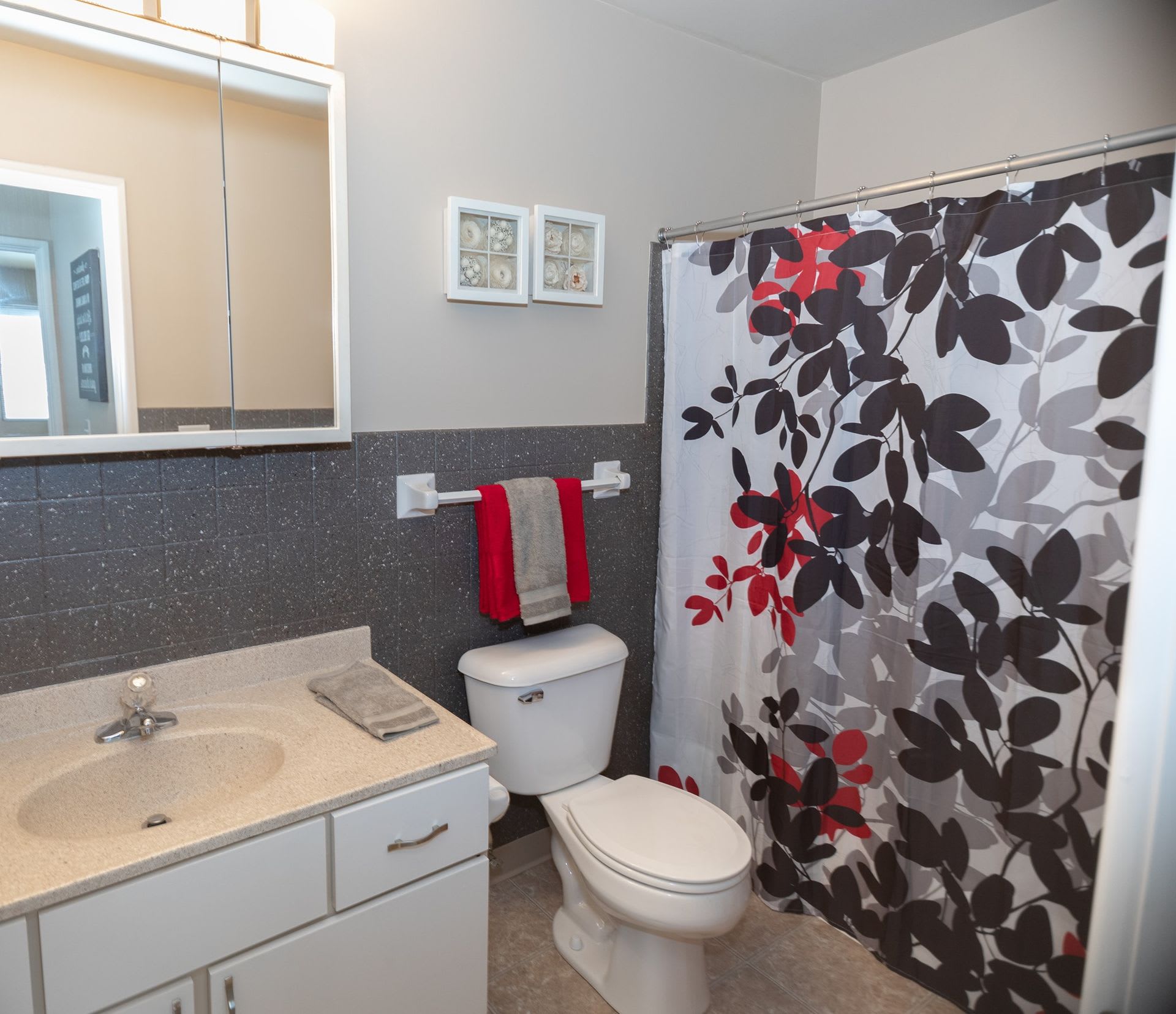 Silver Lake Apartments – Comfort, Convenience & Community in Portage, WI – photo 5