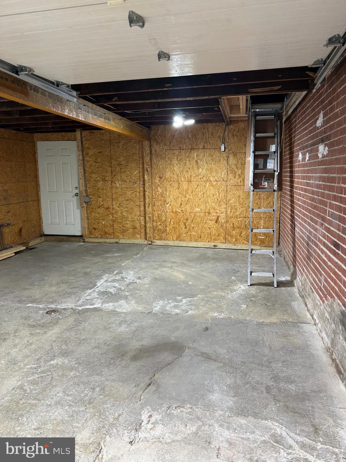 392 W BROAD Street – photo 4