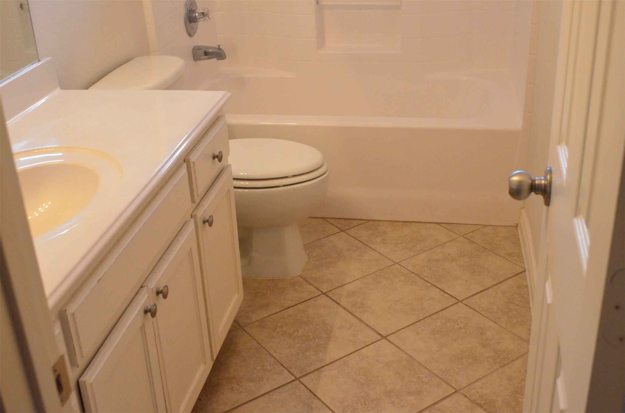 981 Crockett Drive – photo 2