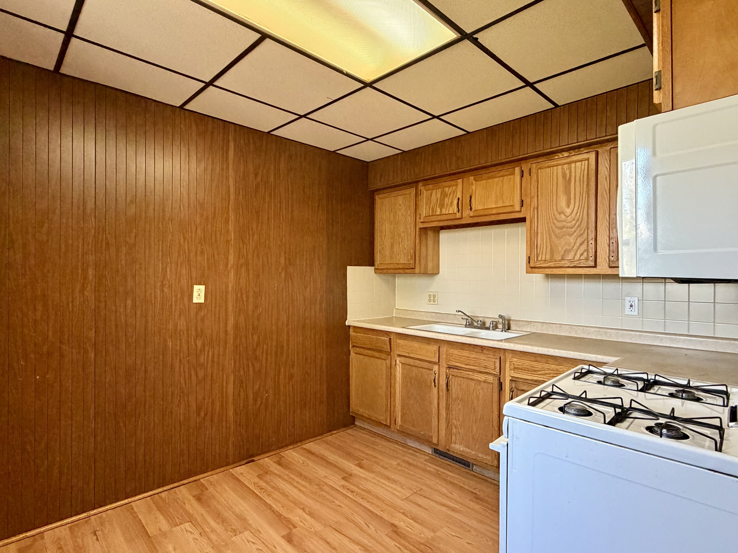 1206 Lawrence Road Northeast – photo 5