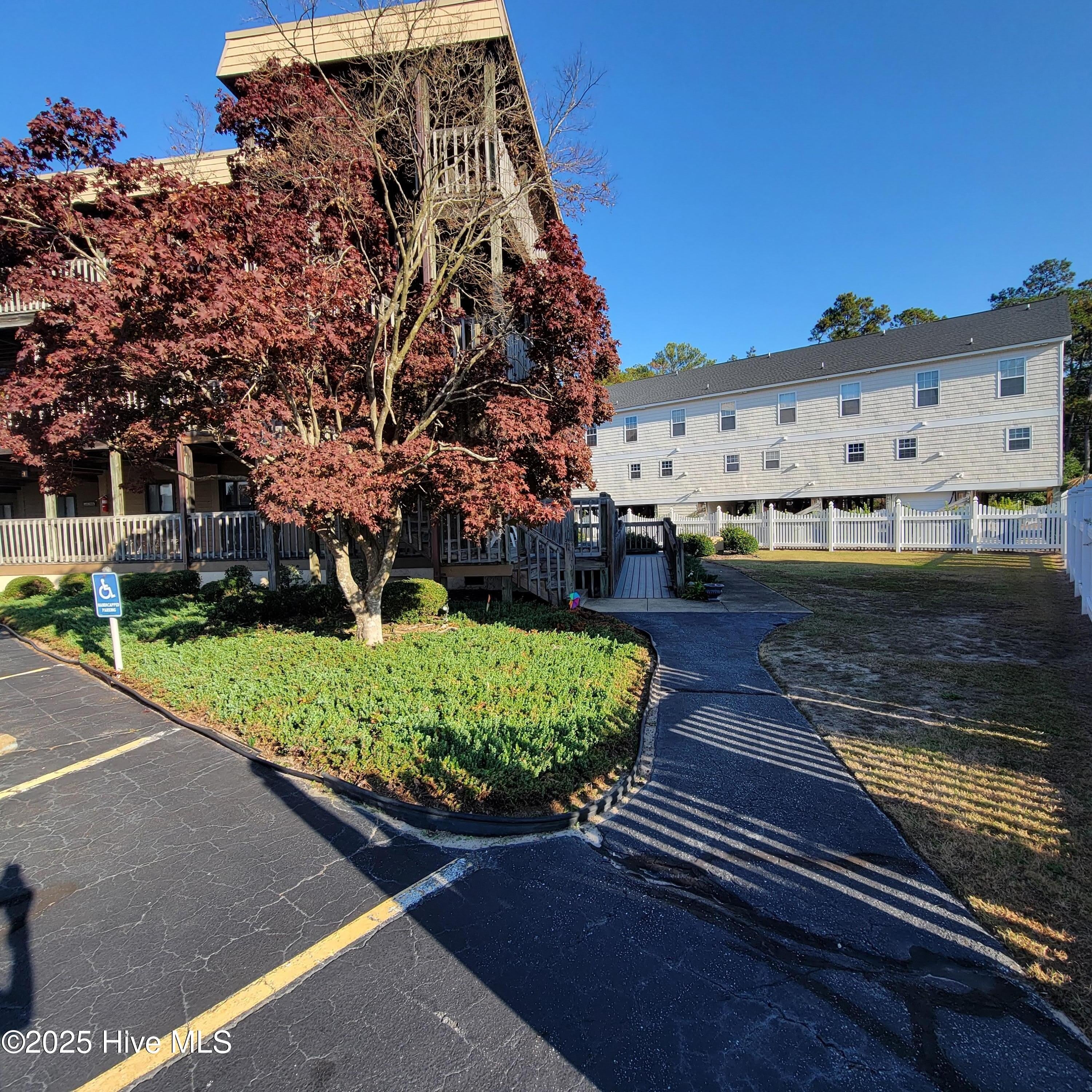 313 Lake Place Condo Drive – photo 3