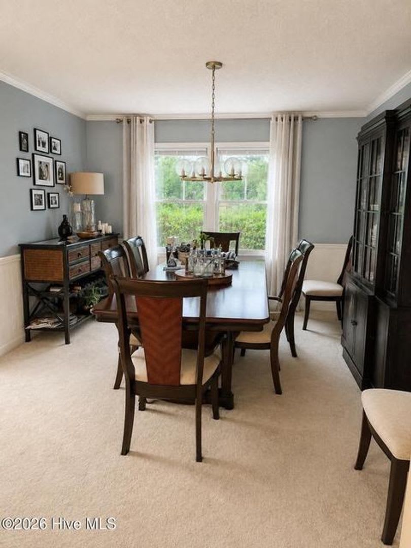 Spacious 4-bedroom, 2.5-bath home located in the desirable Sandhurst neighborhood! – photo 5