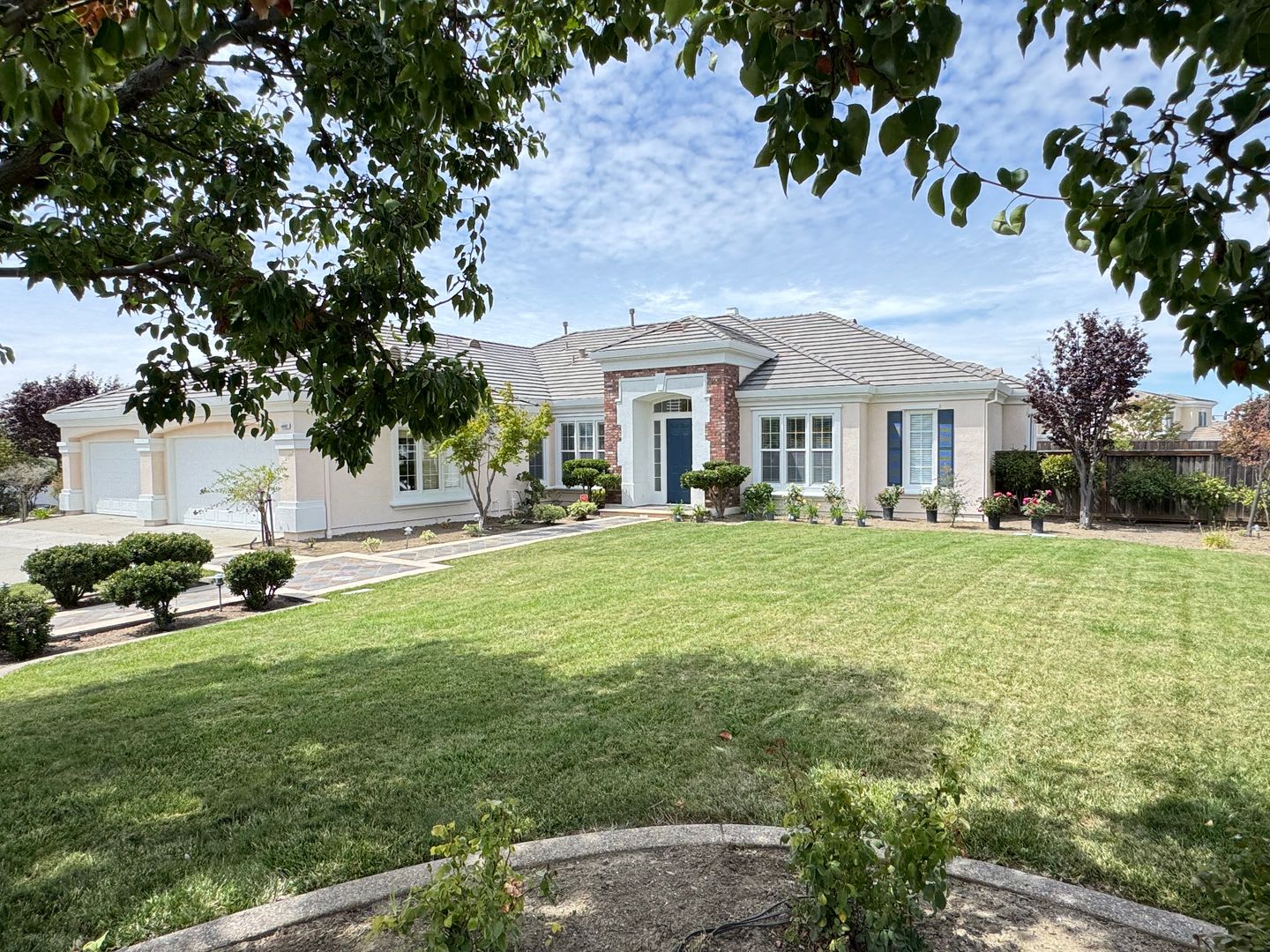Avalon Heights Fremont 4 bed/3 bath, new paint & new wood floors, Gated Community, Top Tier Schools – photo 2