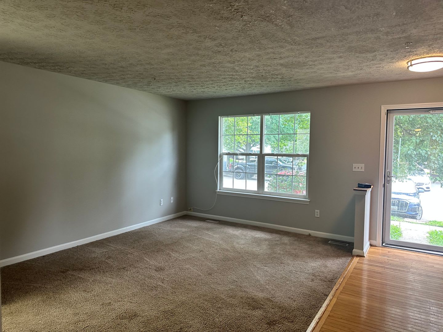 Spacious Townhome for Rent! Finished Basement! W/D! Available Now! – photo 4