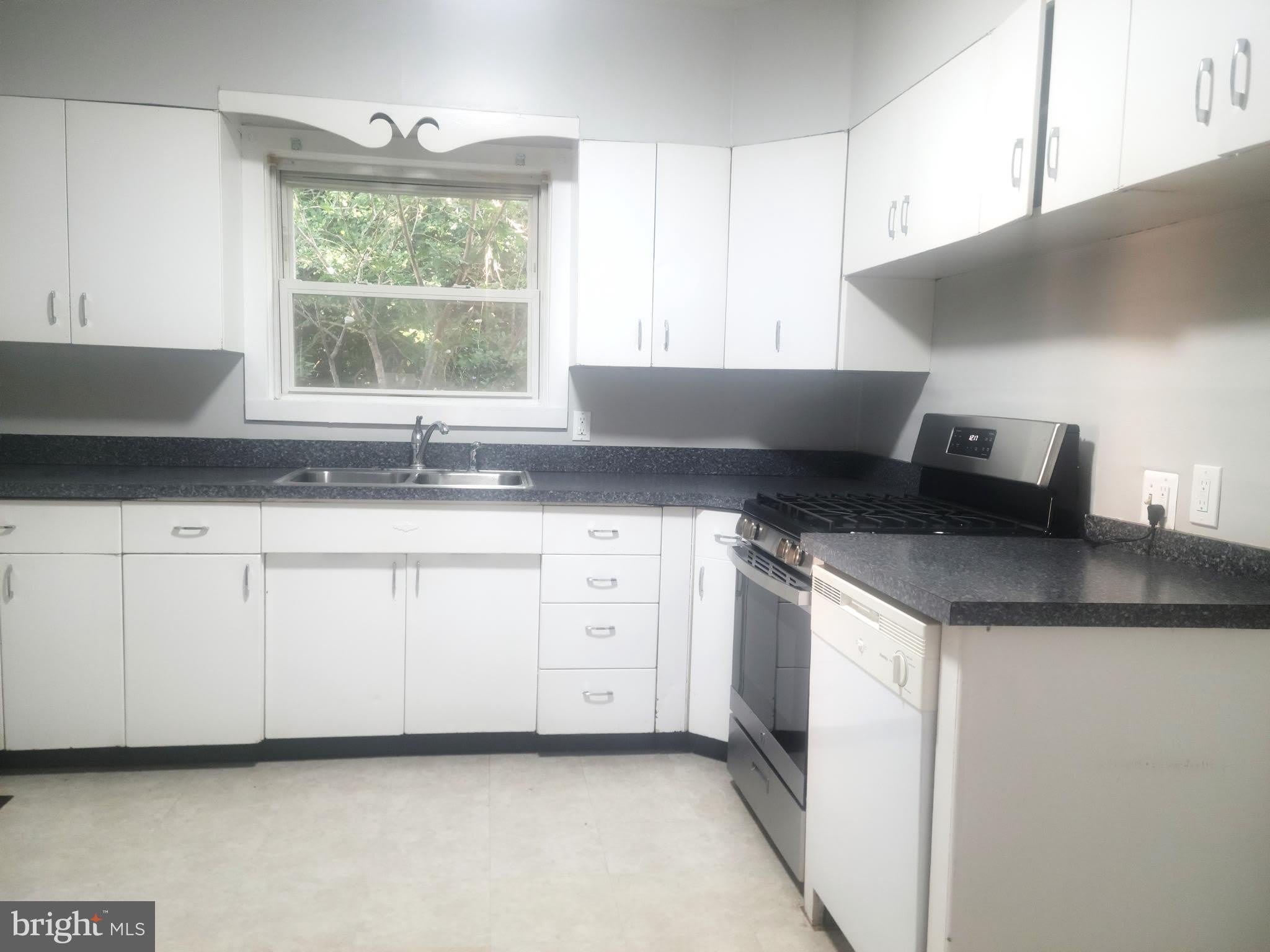 41 MODEL Avenue – photo 5