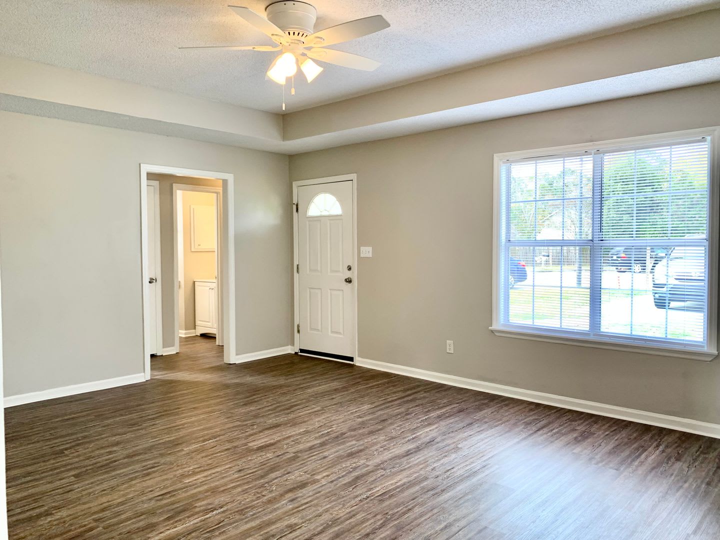 3Bd 2B Renovated Home In Blue Pool Subdivision – photo 3