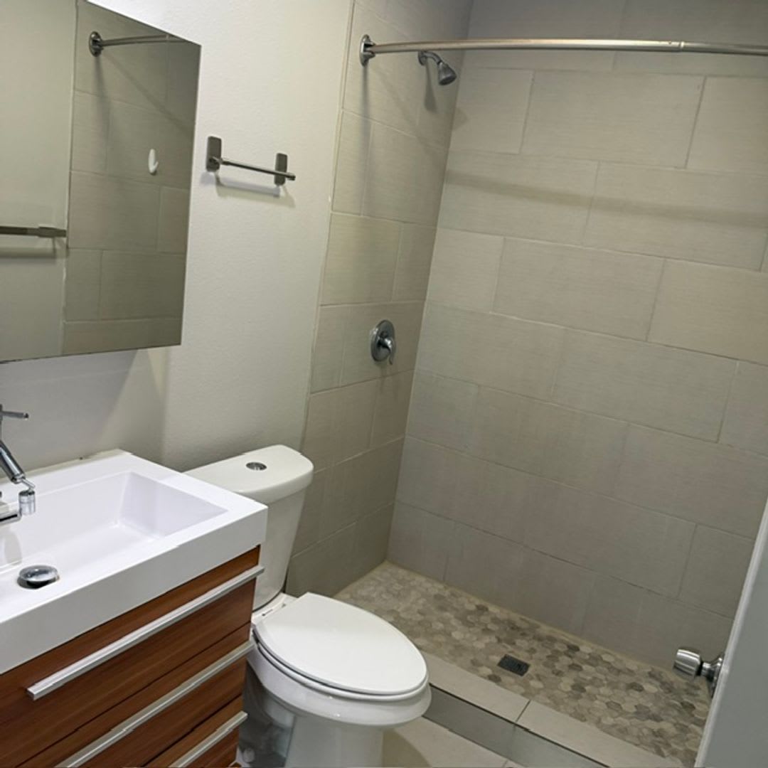 2 Bedroom 1 Bath House with garage – photo 3