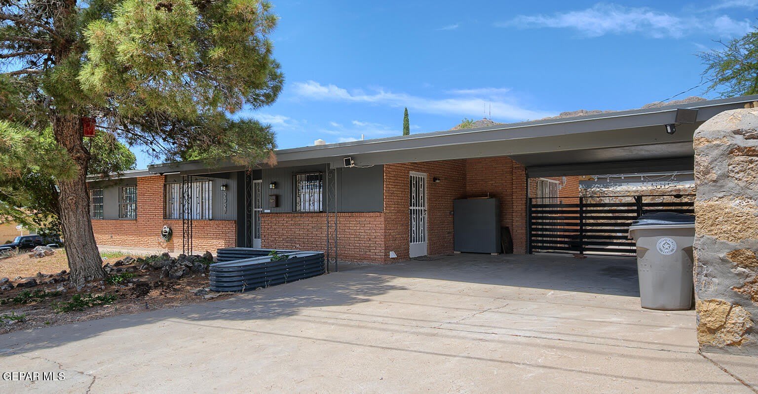 2927 HARRISON Avenue – photo 5