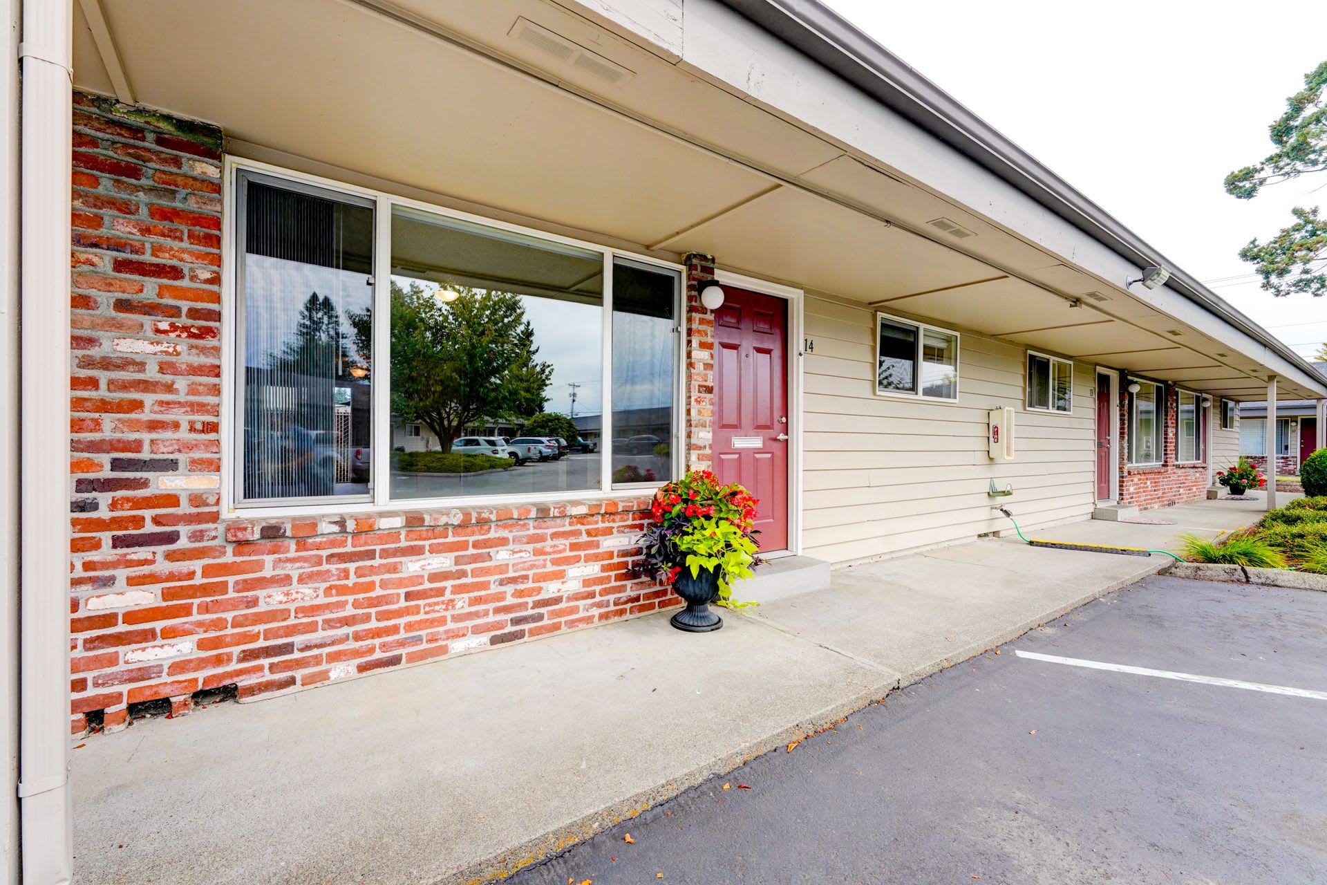 Fairway Village Apartments – photo 2
