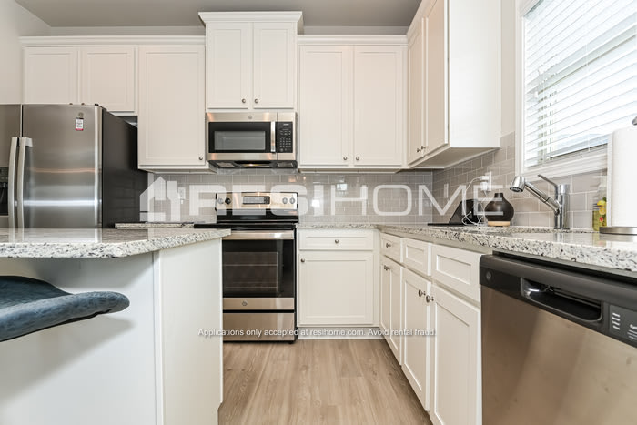 501 Fiery Warbler Street – photo 5