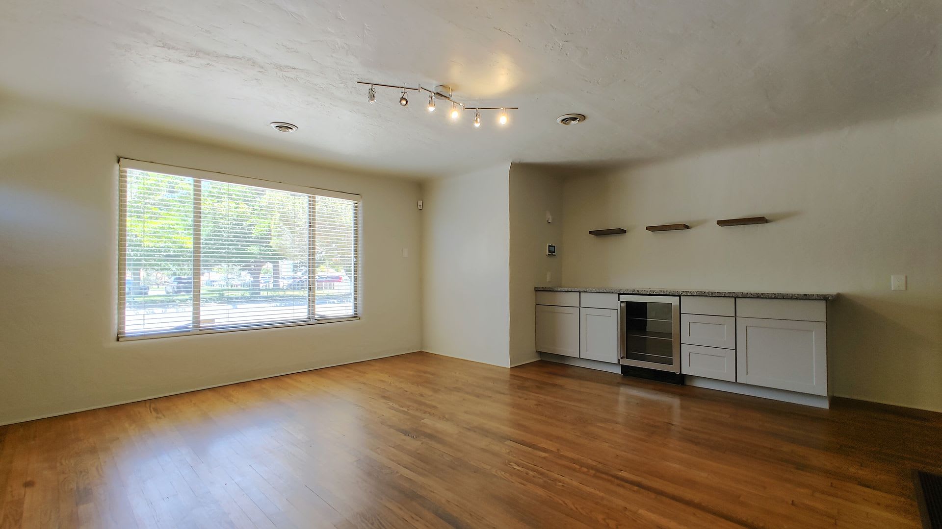 Charming 4 Bed 3 Bath Home Near UNM! – photo 3