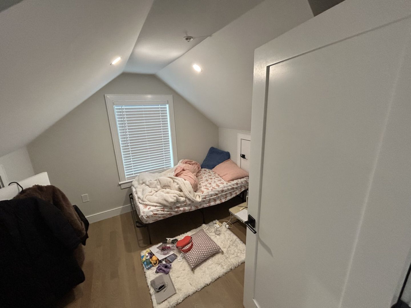 Discover the ridiculous renovations including a 'metal-object in the... – photo 3