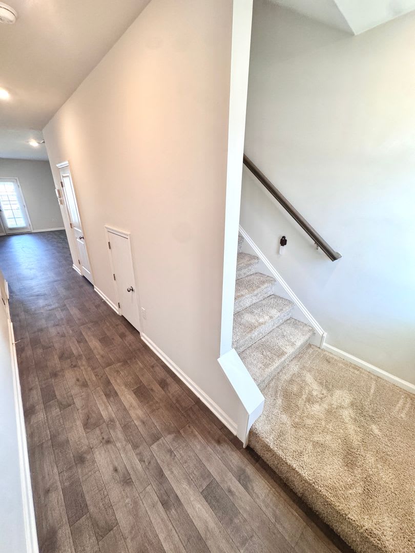 NEWER THREE BEDROOM TOWNHOME – photo 2
