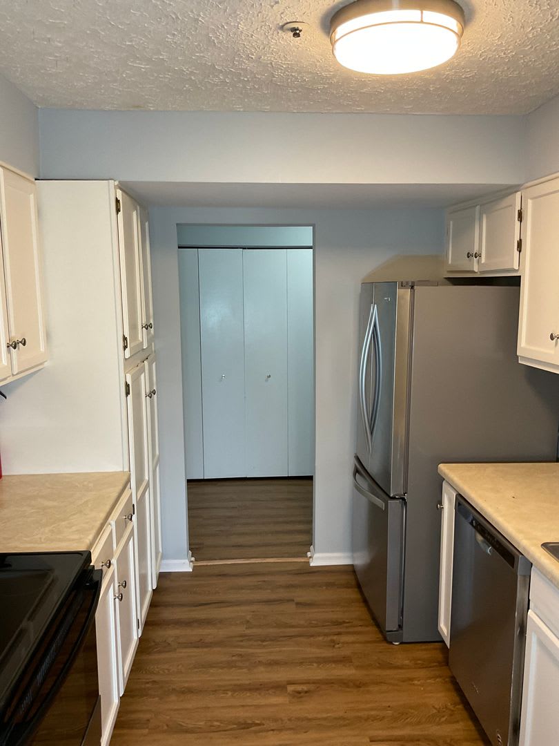 Very Well Maintained And Extra Large 3Br 2Ba Condo Moments To Marc Train In Downtown Gaithersburg – photo 3