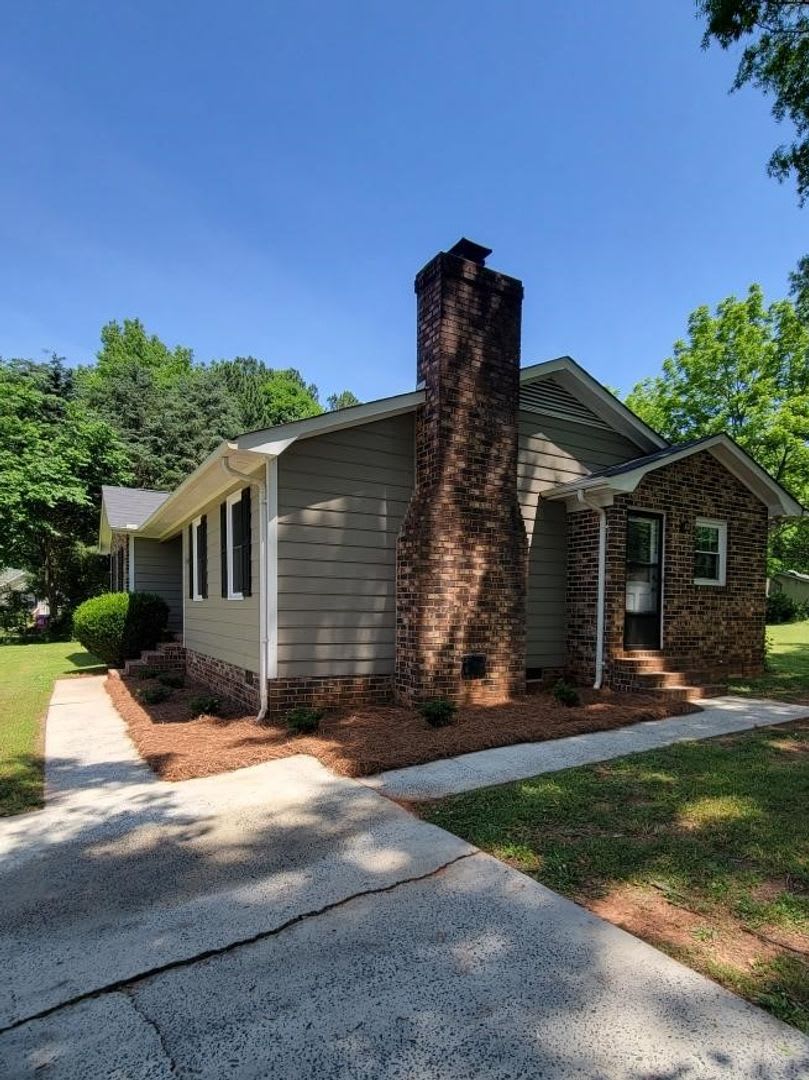 Cozy, 3-Bedroom Ranch – photo 2