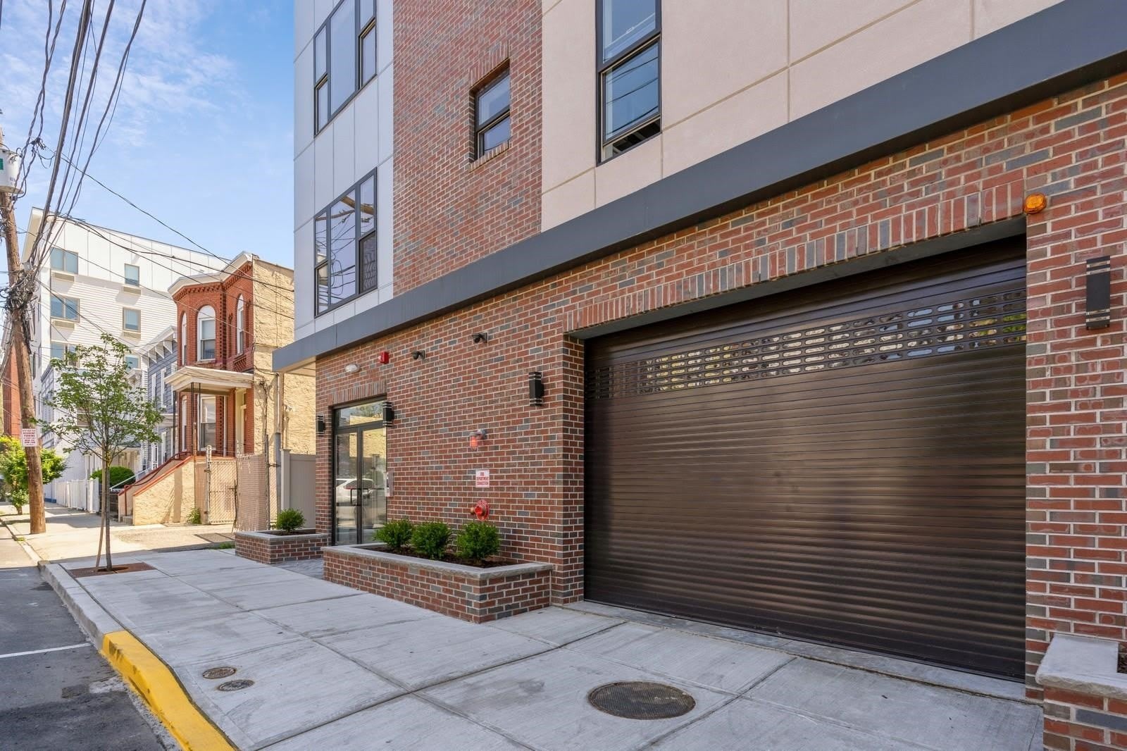 6108 HUDSON AVE – photo 1