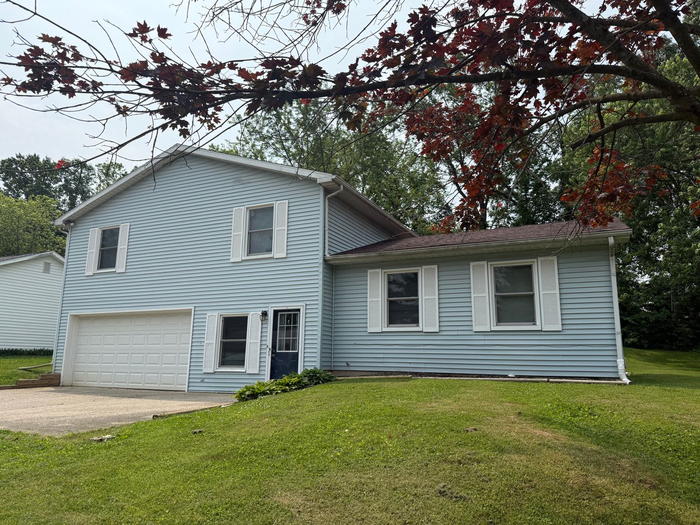 Charming Two-Story Retreat: Your Home Awaits in Bloomington! – photo 1