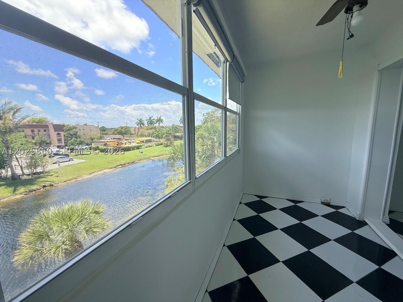 8595 Sunrise Lakes Blvd – photo 4