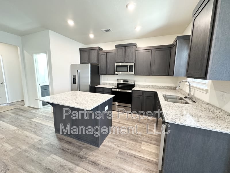 1079 South Benchmark Lane 1 – photo 4