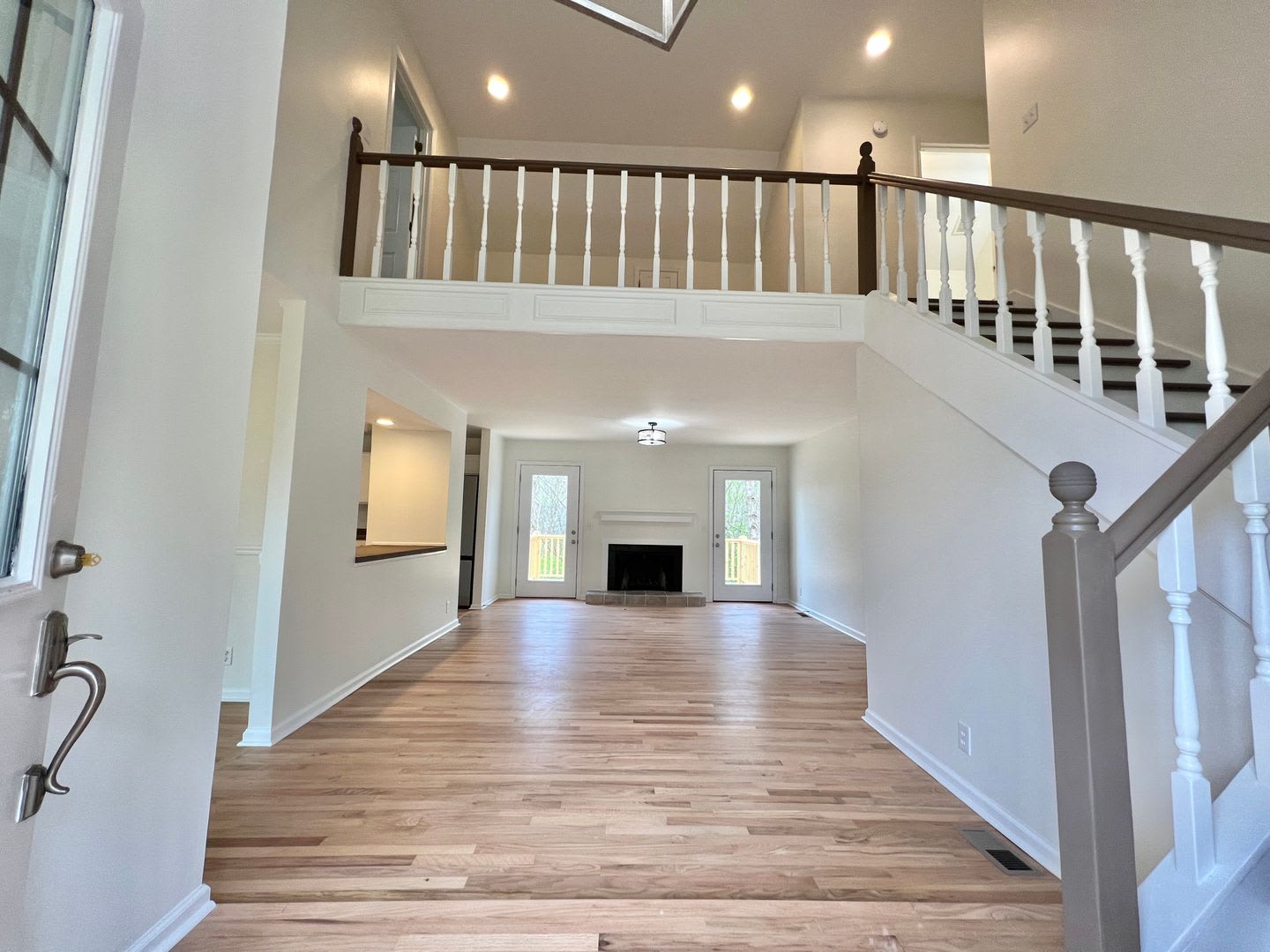 Updated 3 Bed, 2.5 Bath Single Family Home – photo 2