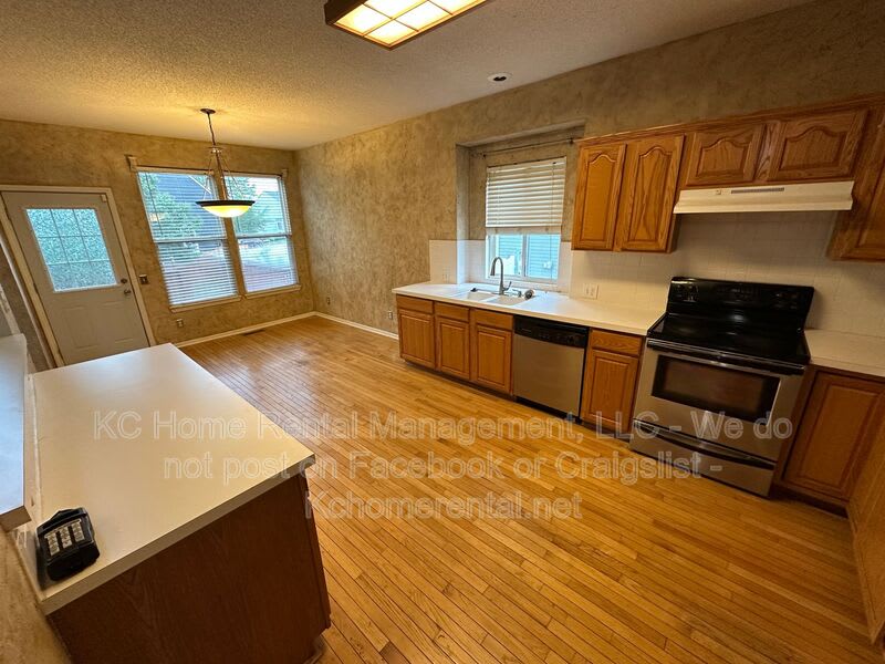 9305 North Charlotte Ct – photo 3