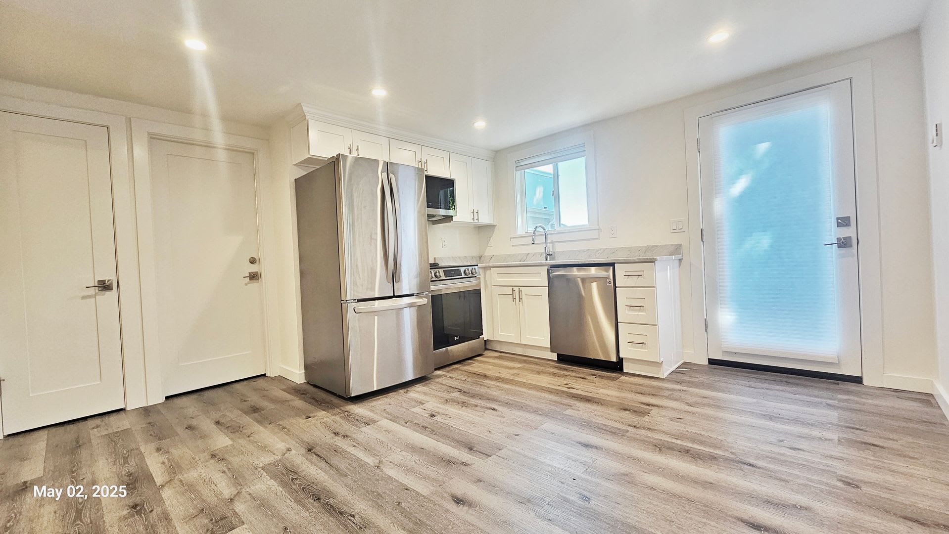 Modern 1 Bed, 1 Bath in Prime Roosevelt Location – photo 3