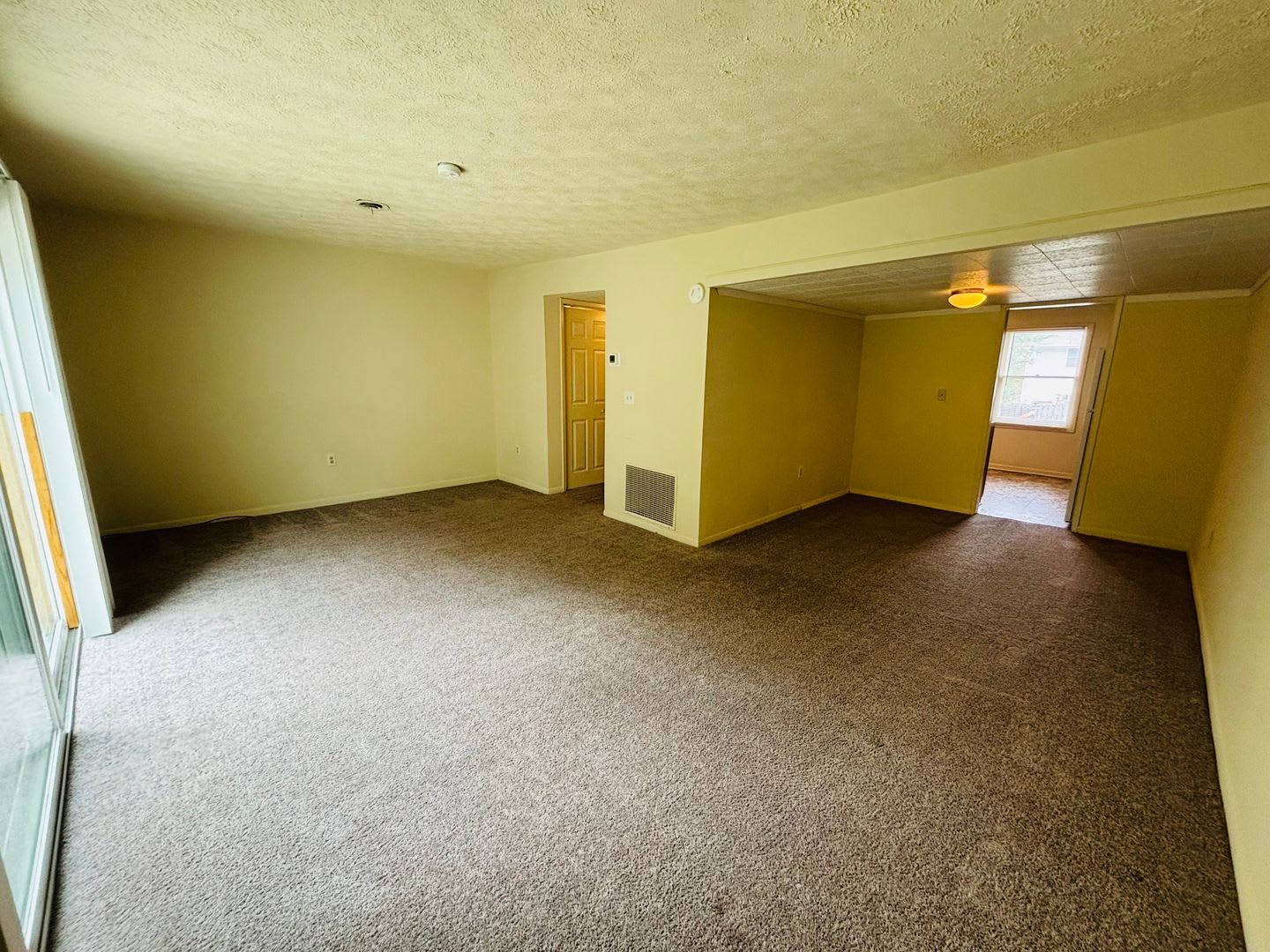 3 Bedroom 1.5 Bath Townhouse – photo 4