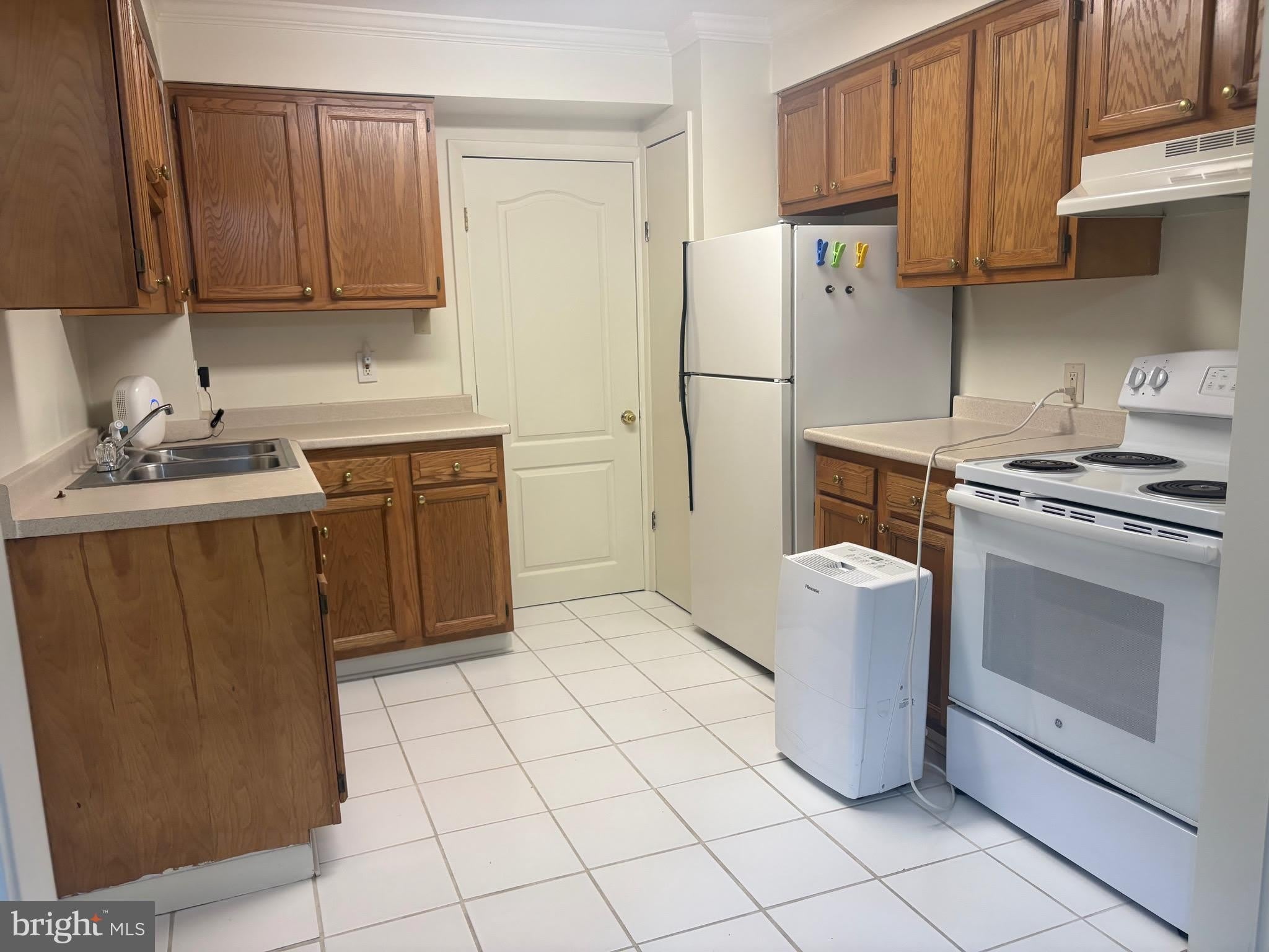 317 SOUTH DRIVE – photo 2