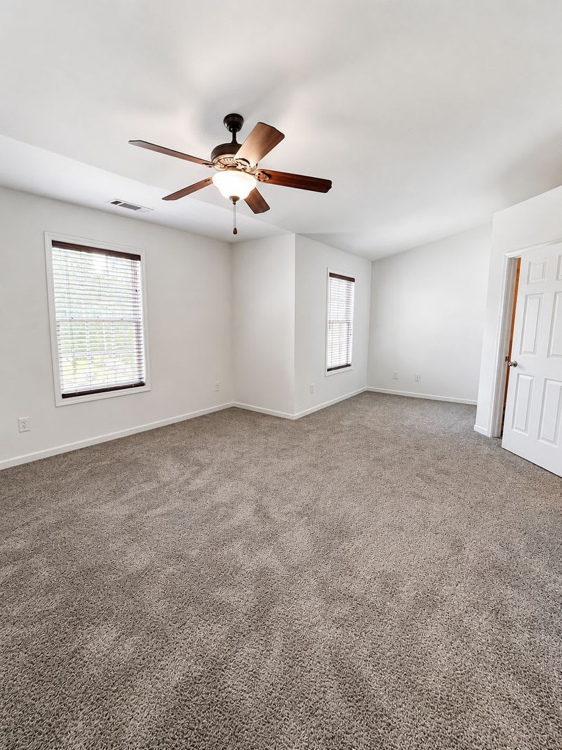 Exceptional South Forsyth Townhome with Rare Split-Bedroom Layout – photo 3