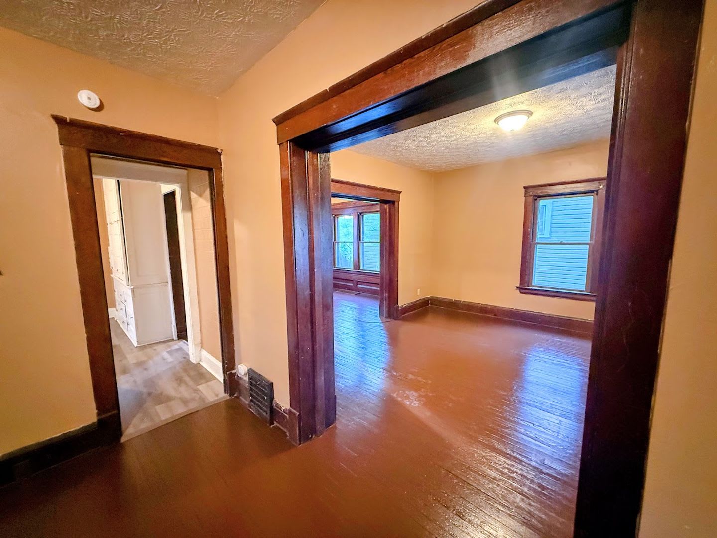 Three bedroom one bathroom single family home for rent – photo 3