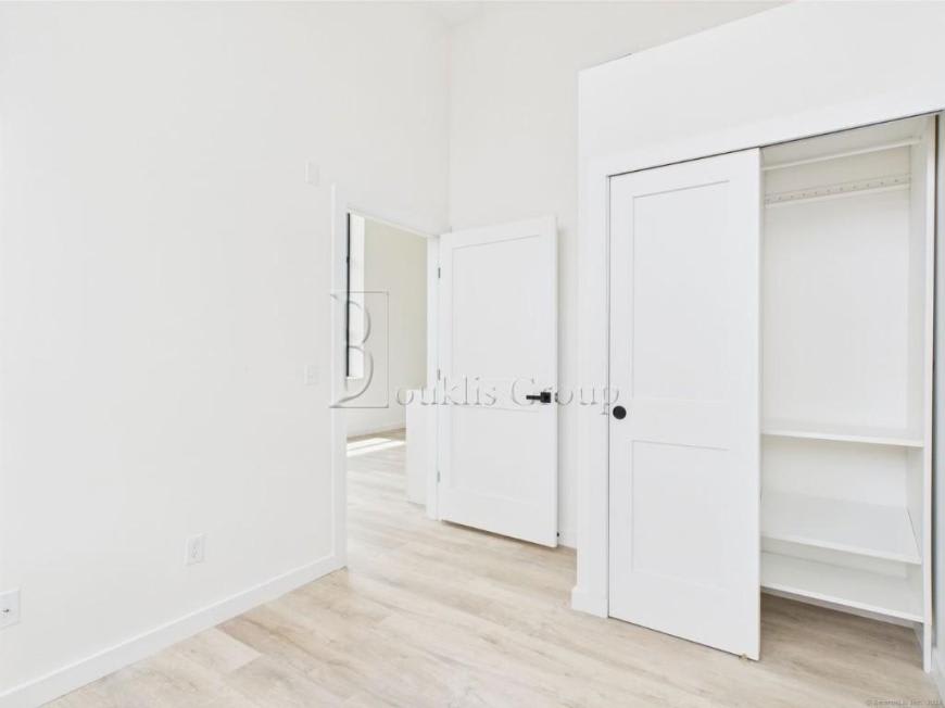 165 Richards Street – photo 3