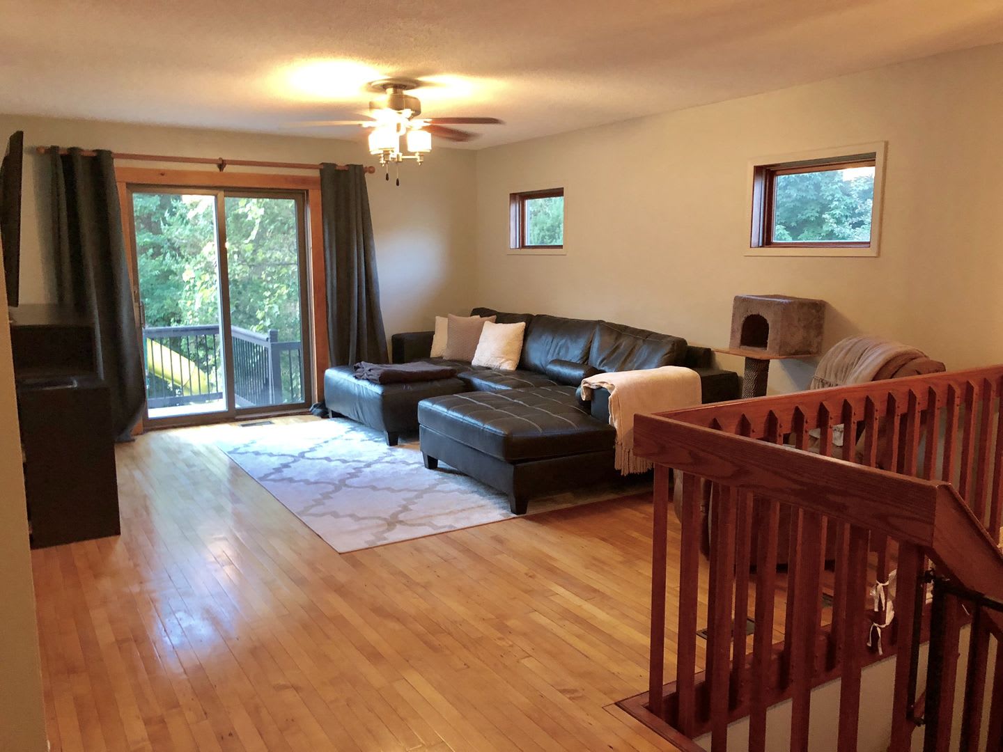 2900 5 Bedroom 3 Bath Fenced Backyard Deck Laundry Basement – photo 4
