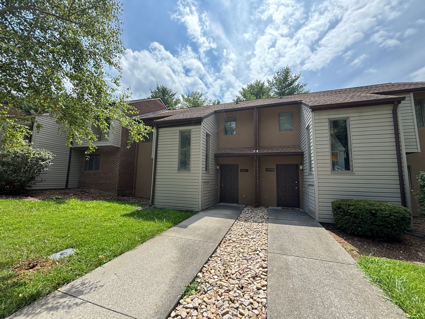 3 Bedroom 2 5 Bath Townhouse – photo 2