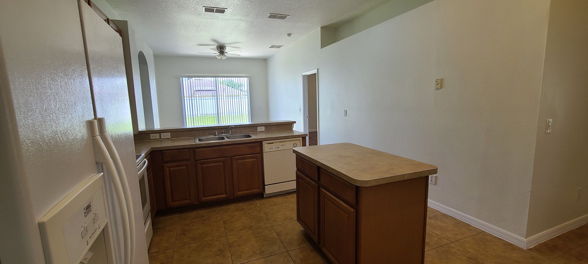 Single family, 3 bedroom, 2 bath in Turnberry Subdivision – photo 5