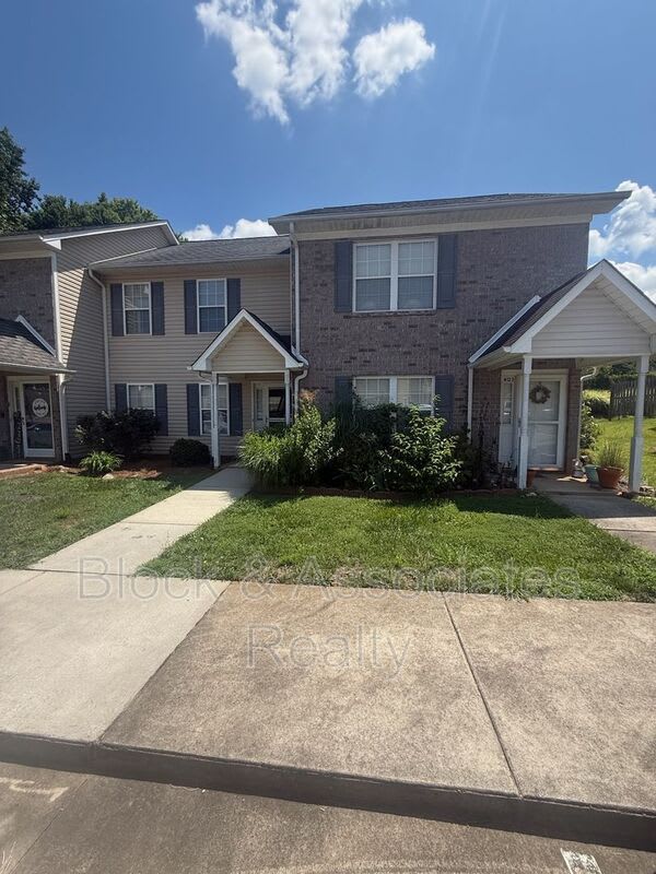 4121 Bentley Dr – photo 1