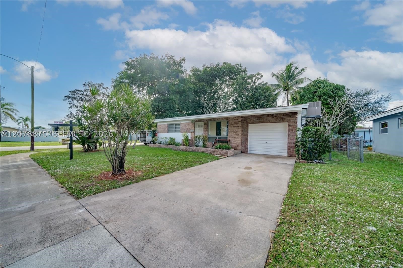 650 N 73Rd Ave – photo 1