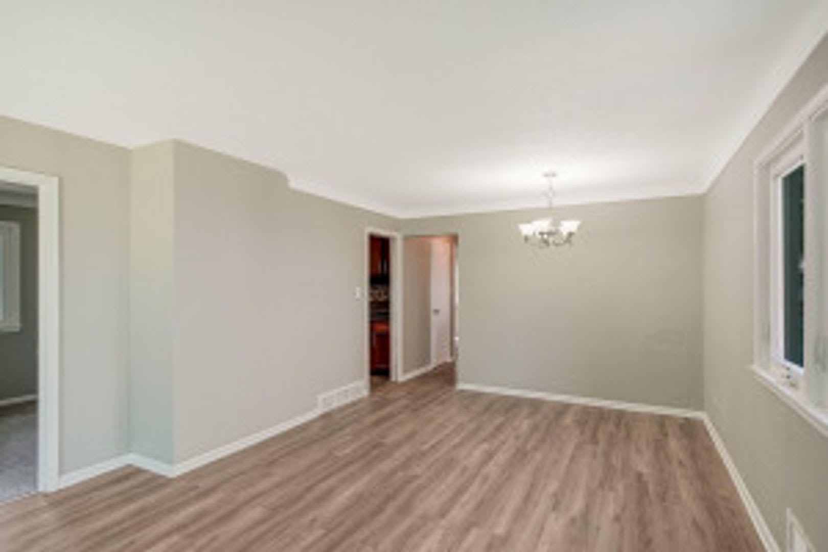 COMING SOON! Large 5 Bed – photo 3