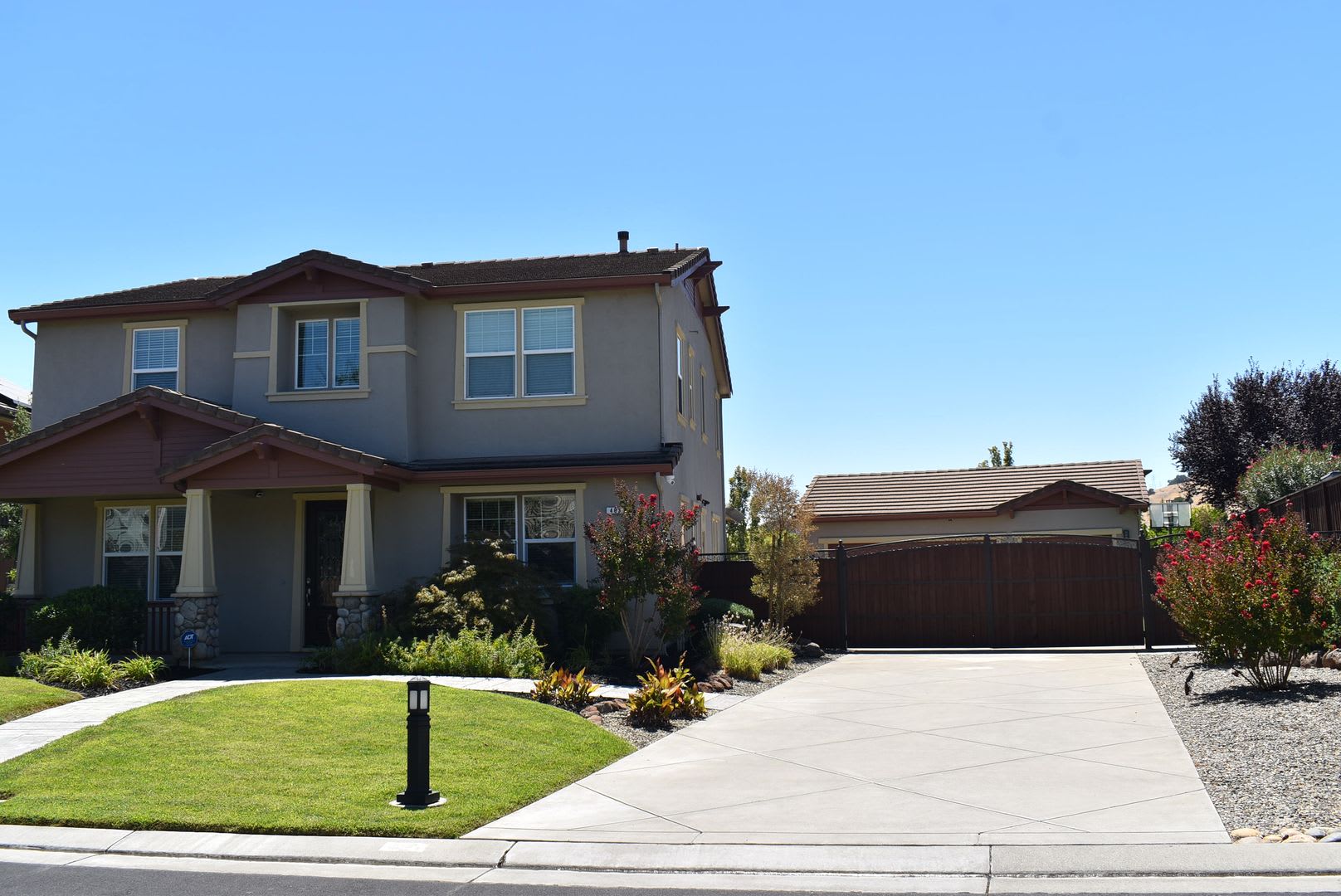 Gorgeous Cheyenne Home Loaded With Features And Amenities – photo 4